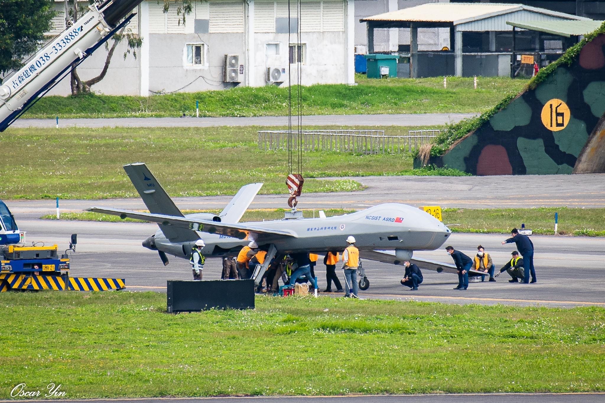 台灣研製軍用「騰雲」無人機滑出跑道 中科院： 機件問題導致放棄起飛 前進新聞網